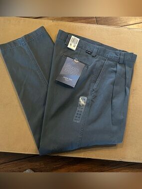 Levi Dockers Surplus Twill Pants. Size 36x32.
